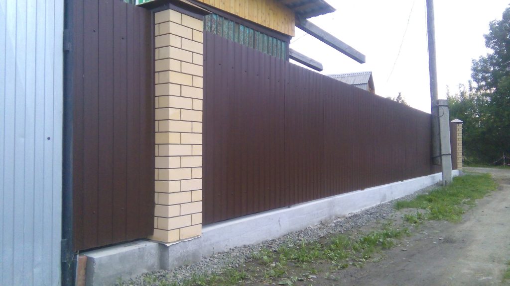 Забор из профлиста на бетонной ленте г. Екатеринбург 2 &bull; Забор Екатеринбург